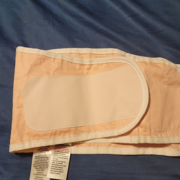 NWOT Anna & Eve Pink Baby Swaddle just for arms - Picture 6 of 7